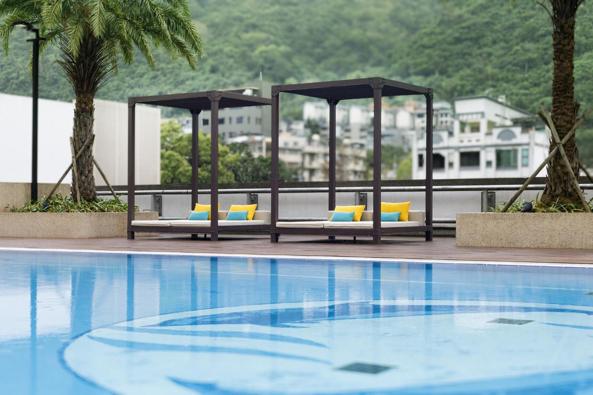 Evergreen Resort Hotel - Jiaosi Jiaoxi Exterior foto The swimming pool at the hotel