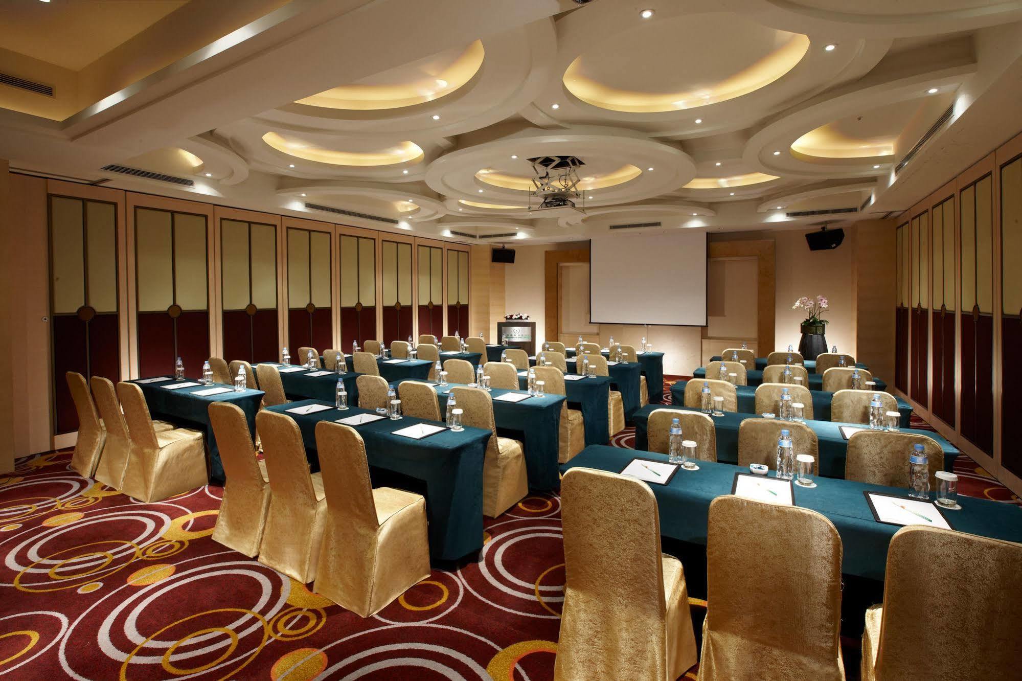 Evergreen Resort Hotel - Jiaosi Jiaoxi Exterior foto A meeting room at a hotel